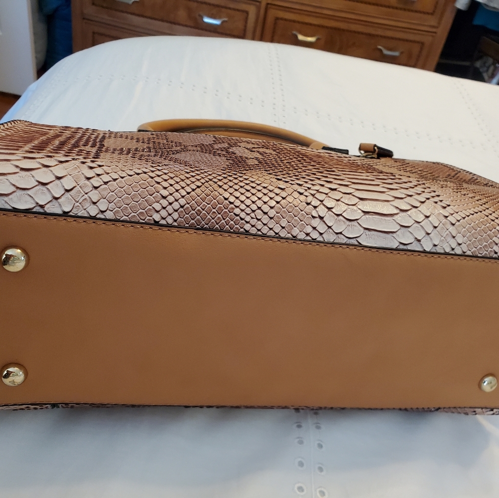 Handbag - Picture 7 of 9
